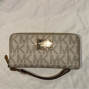 Michael Kors Monogram Vanilla Wallet